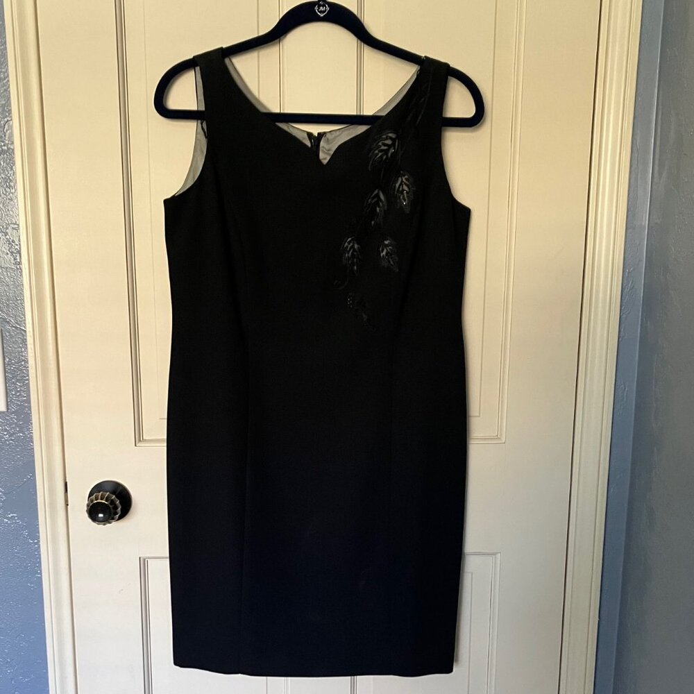 Maggie London Petite Sheath Knee Length Dress